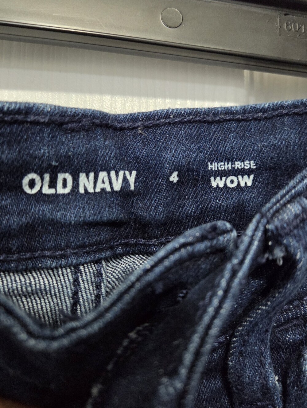 Old Navy High-Waisted Wow Denim Jean Shorts Dark Wash Cuffed Size 4 Mom Shorts - Picture 7 of 9